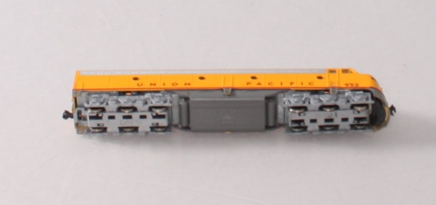 Kato 176-5316 N Scale Union Pacific EMD E9A Diesel Locomotive #952