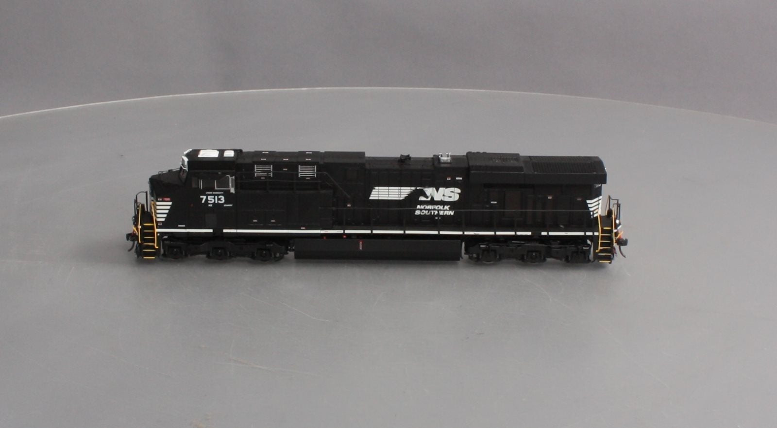 Athearn G83023 HO Norfolk Southern Ready-to-Run ES40DC Diesel Locomotive #7513