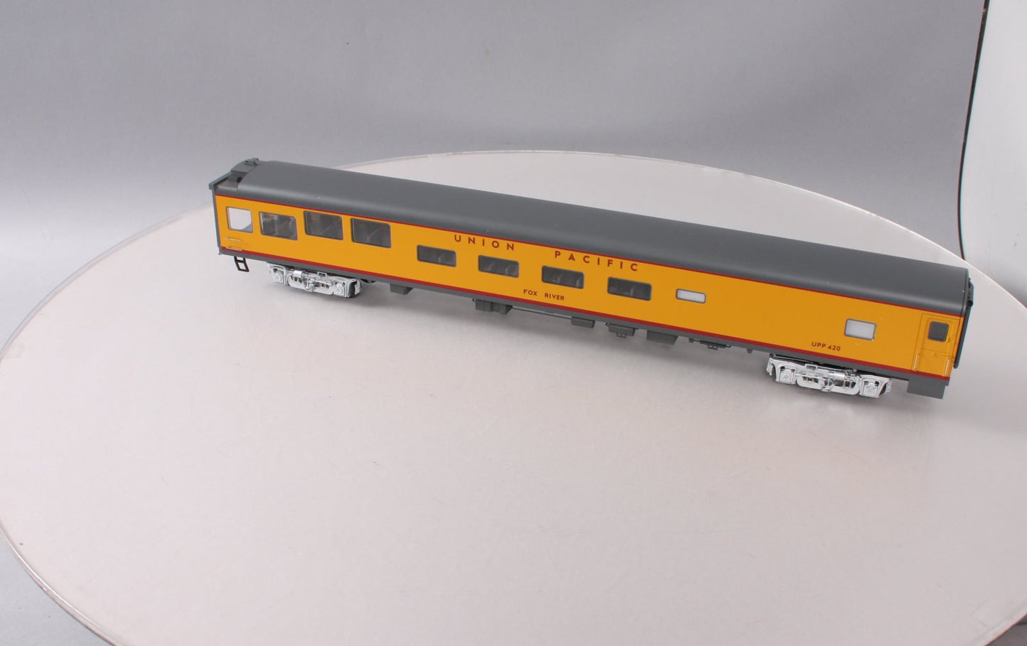 Lionel 6-84232 O Gauge Union Pacific  21" "Fox River" Theater Car #420 w Camera