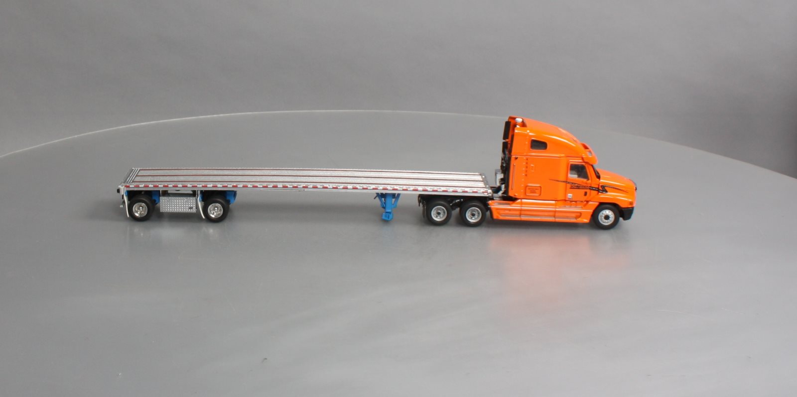 Sword Models SW3002-SCH 1:50 Schneider Tractor w/East 48' Flat Bed Trailer