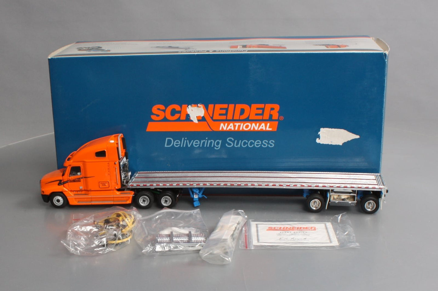 Sword Models SW3002-SCH 1:50 Schneider Tractor w/East 48' Flat Bed Trailer