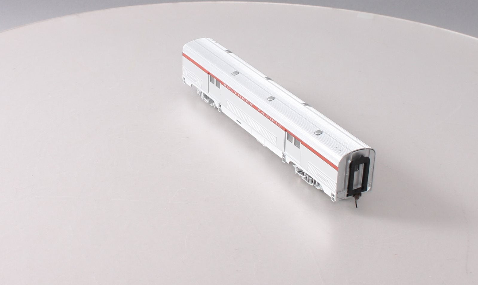 Walthers 932-6413 HO Scale Southern Pacific 73' Budd Baggage Car LN/Box