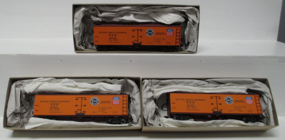 Accurail 48531 HO Scale PFE 40' Wood Reefer Box Car Kit 3-Pk