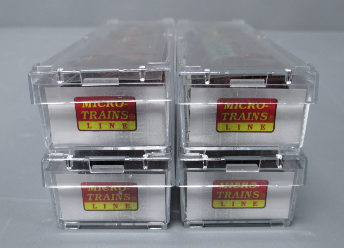 Micro-Trains 99305550 N ATSF Griffiti 3-Bay Covered Hopper (Set of 4)