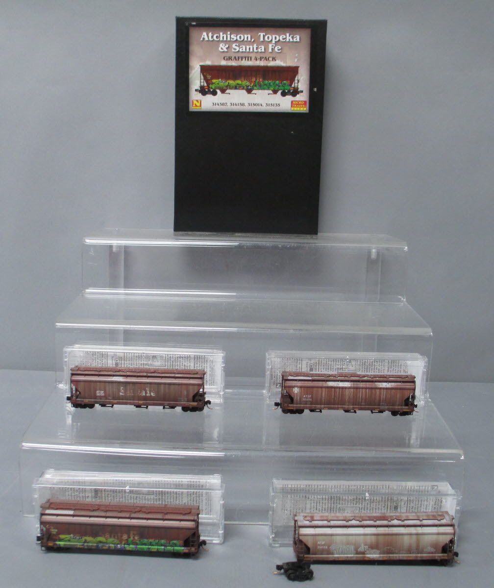 Micro-Trains 99305550 N ATSF Griffiti 3-Bay Covered Hopper (Set of 4)