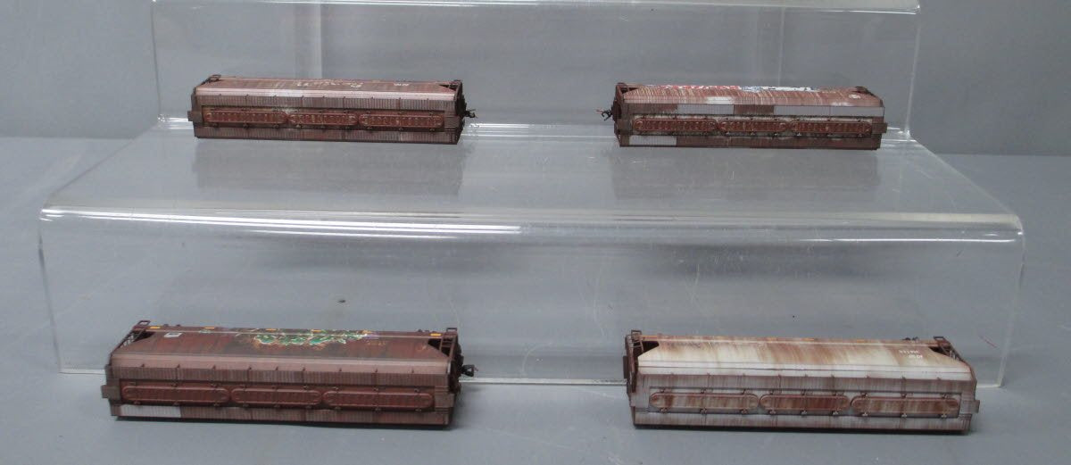 Micro-Trains 99305550 N ATSF Griffiti 3-Bay Covered Hopper (Set of 4)