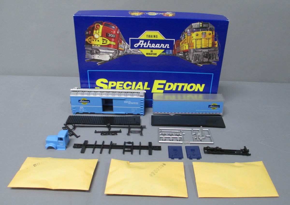 Athearn 2300 HO Special Edition Boxcar w/Tractor Trailer Kit (Set of 3)