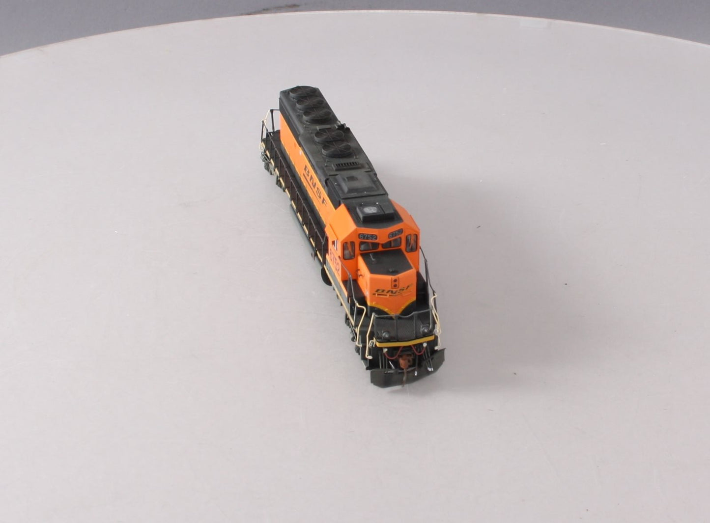Kato 37-6614 HO BNSF Swoosh Logo SD40-2 Diesel Locomotive #6752 LN/Box