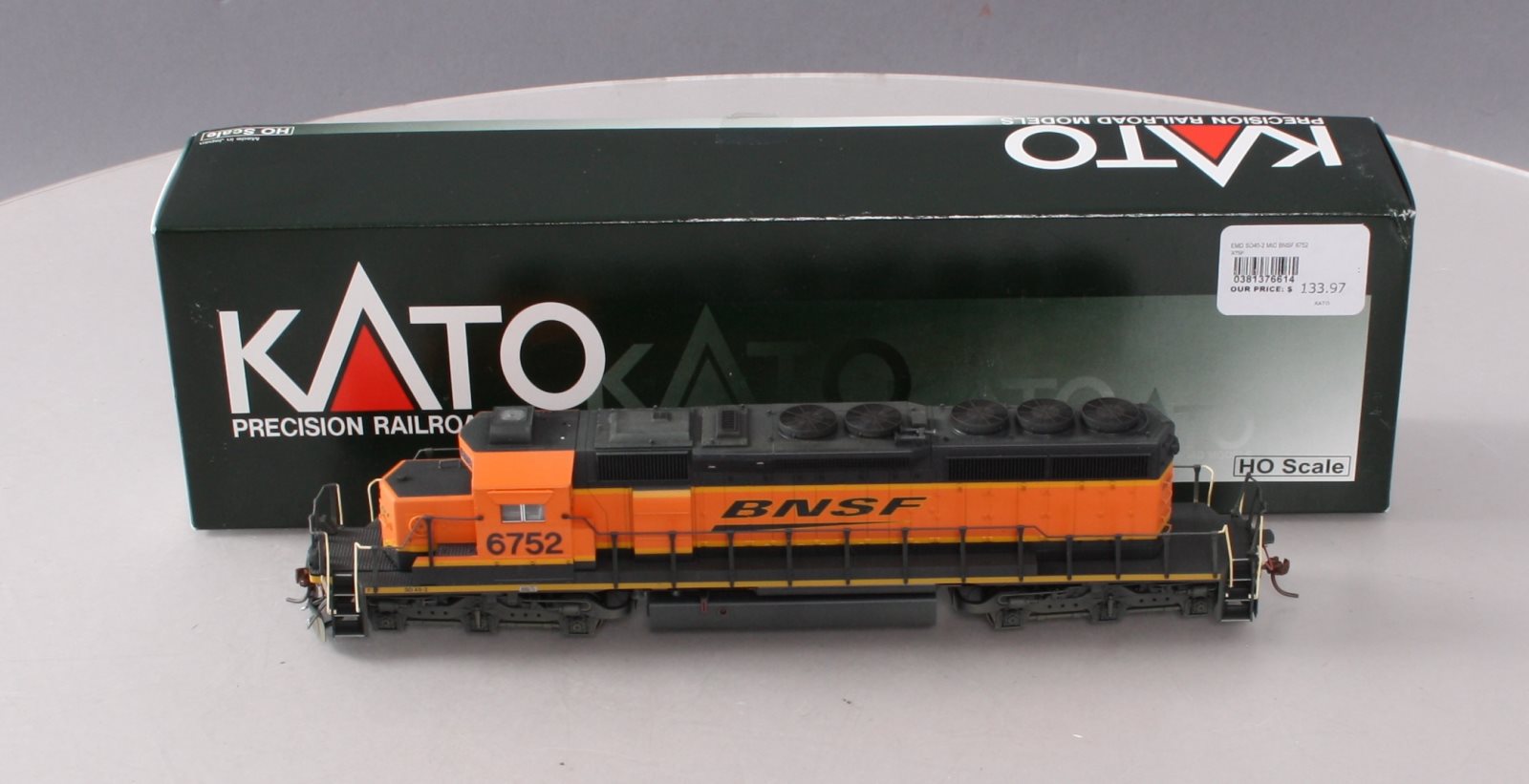Kato 37-6614 HO BNSF Swoosh Logo SD40-2 Diesel Locomotive #6752 LN/Box