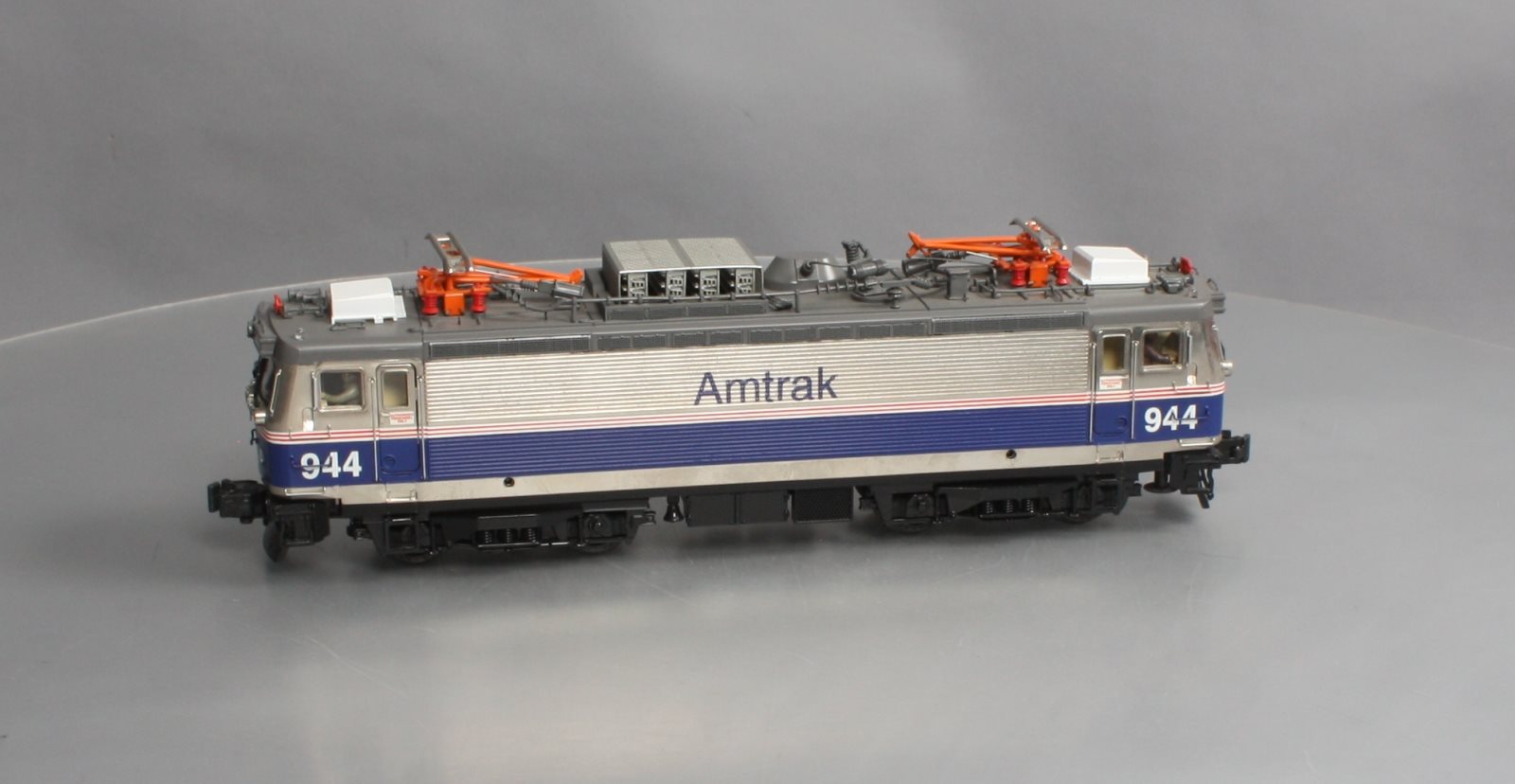 MTH 20-5622-3 Amtrak AEM-7 Non-Powered Electric Locomotive #944 LN/Box