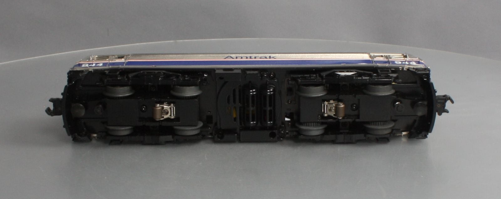 MTH 20-5622-3 Amtrak AEM-7 Non-Powered Electric Locomotive #944 LN/Box