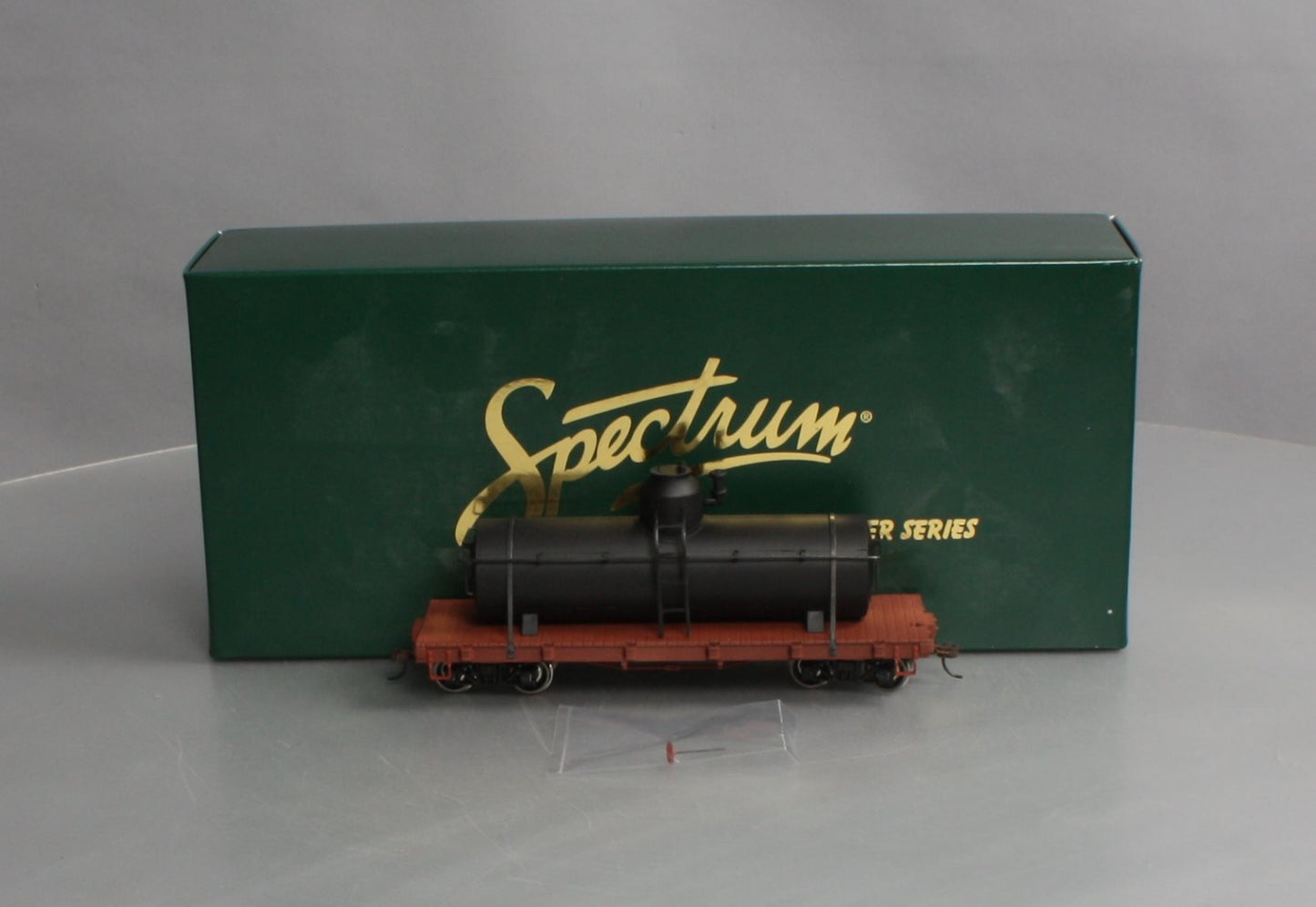 Bachmann 27199 On30 Black Painted & Unlettered Tank Car w/Flat Frame