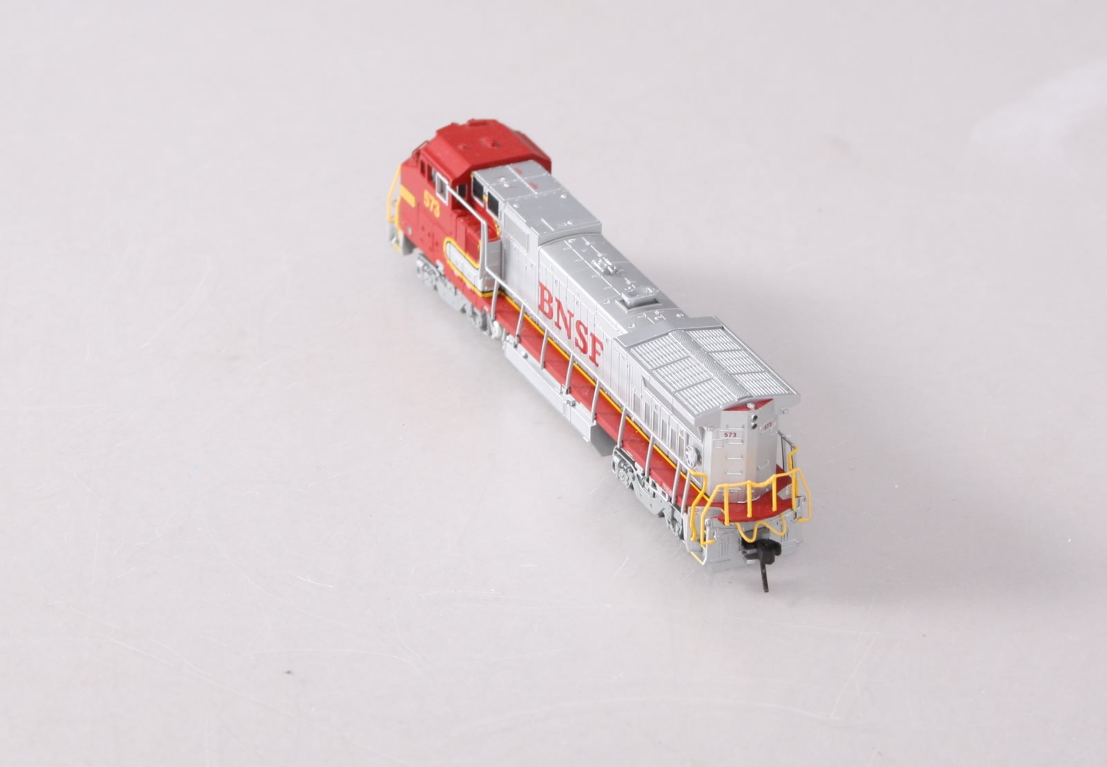 Atlas 48806 N Scale BNSF Dash 8-40BW Diesel Locomotive #573