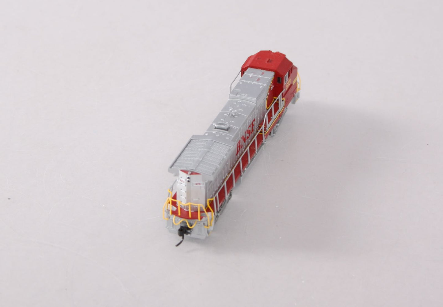 Atlas 48806 N Scale BNSF Dash 8-40BW Diesel Locomotive #573