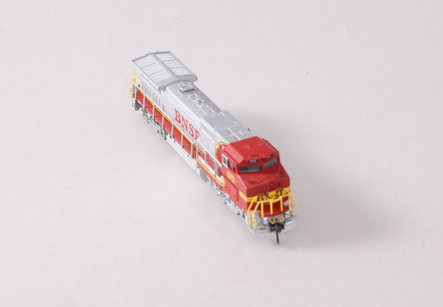 Atlas 48806 N Scale BNSF Dash 8-40BW Diesel Locomotive #573