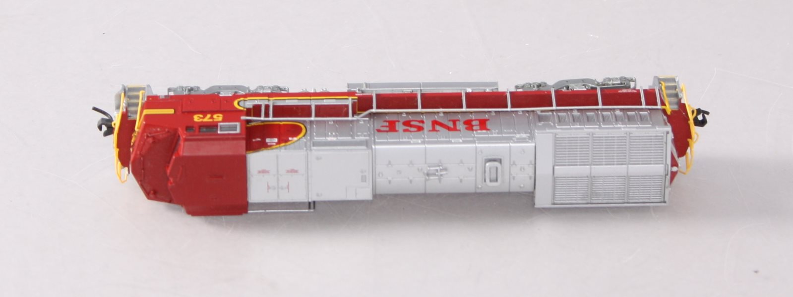 Atlas 48806 N Scale BNSF Dash 8-40BW Diesel Locomotive #573
