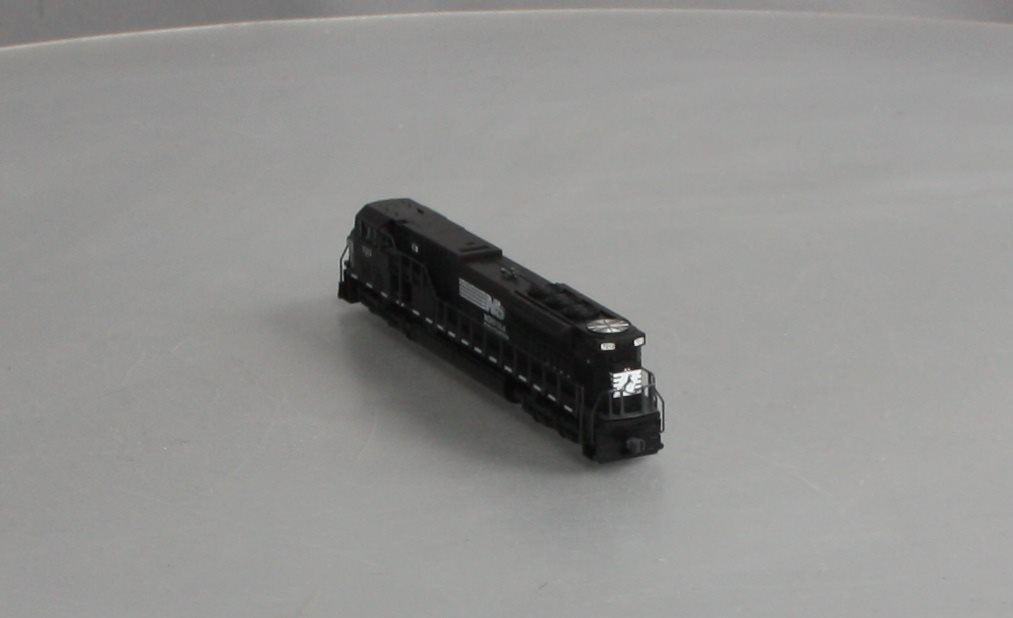 Kato 176-5506 N Scale Norfolk Southern SD-80 MAC Diesel Locomotive #7213