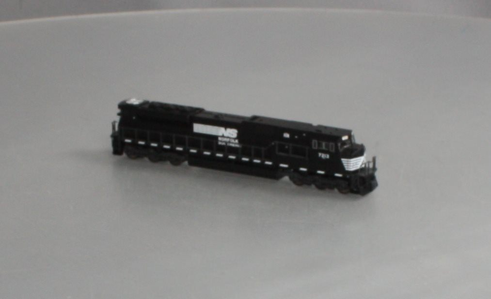 Kato 176-5506 N Scale Norfolk Southern SD-80 MAC Diesel Locomotive #7213