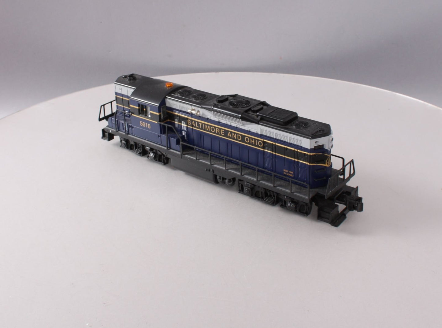 Lionel 6-18879 O Gauge Baltimore & Ohio GP-9 Powered Diesel Locomotive #5616 LN/Box