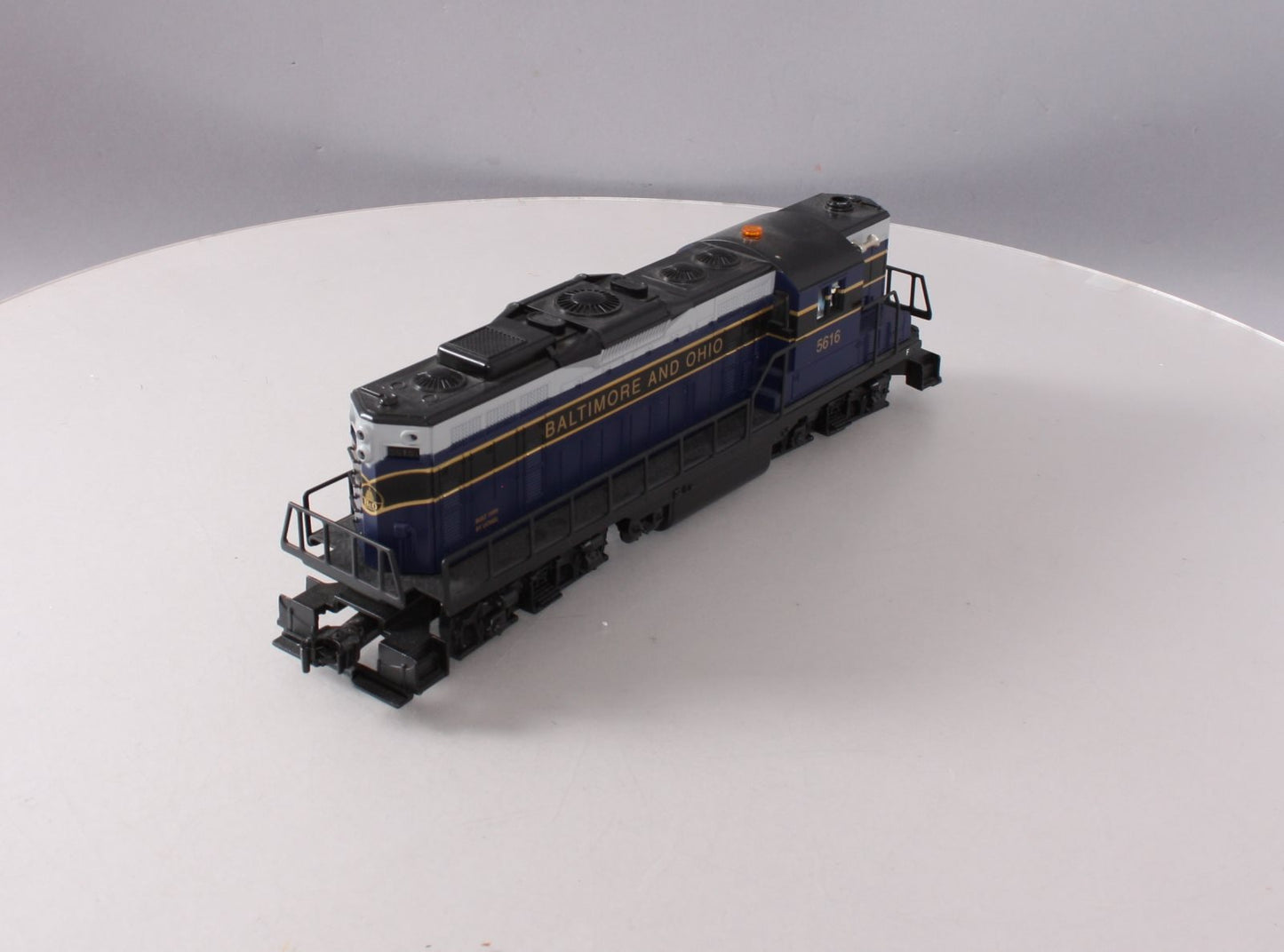 Lionel 6-18879 O Gauge Baltimore & Ohio GP-9 Powered Diesel Locomotive #5616 LN/Box