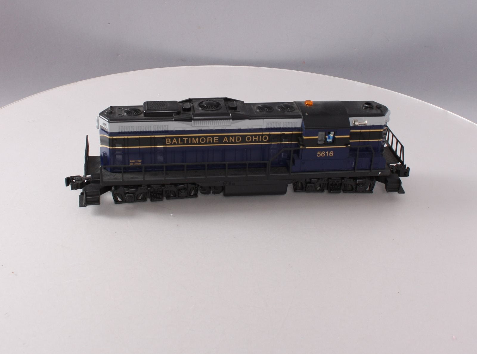 Lionel 6-18879 O Gauge Baltimore & Ohio GP-9 Powered Diesel Locomotive #5616 LN/Box