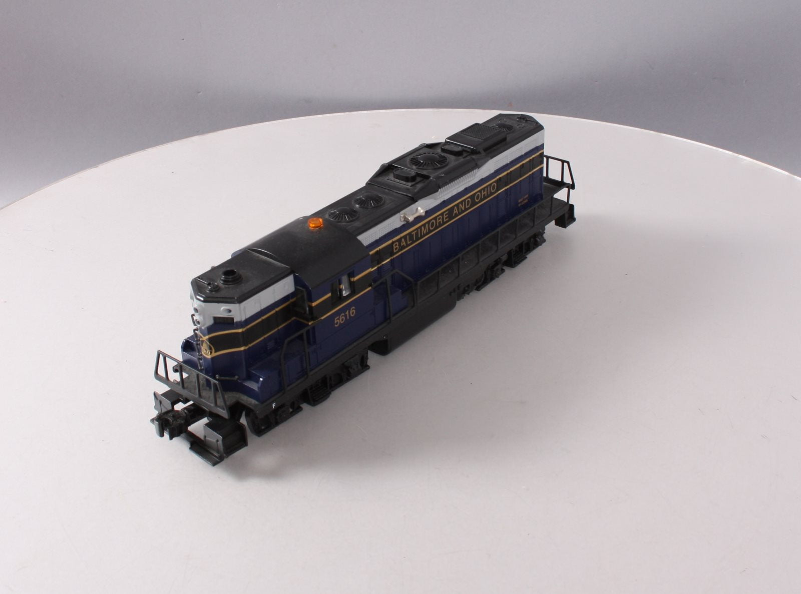 Lionel 6-18879 O Gauge Baltimore & Ohio GP-9 Powered Diesel Locomotive #5616 LN/Box
