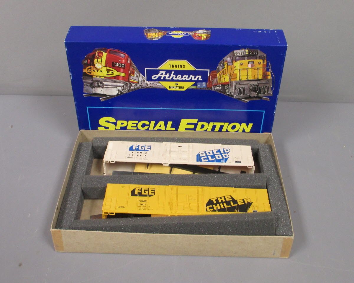 Athearn 2304 HO FGE 57' Reefer Cars Kit (Set of 2)