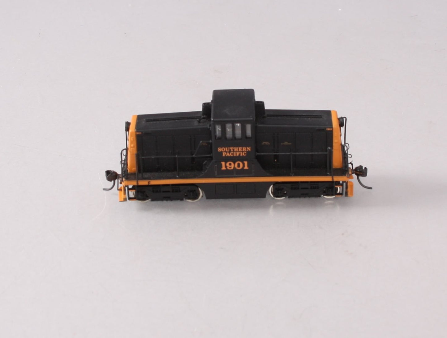 Bachmann 80016 HO Scale Southern Pacific GE 44-Ton Switcher #1901