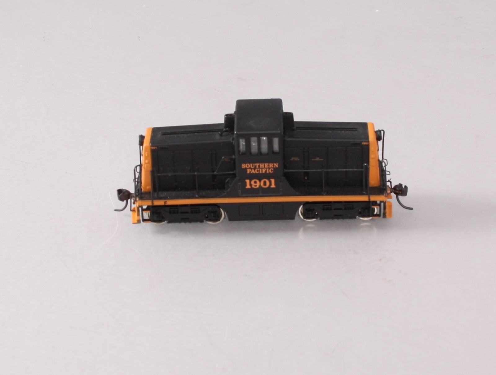 Bachmann 80016 HO Scale Southern Pacific GE 44-Ton Switcher #1901