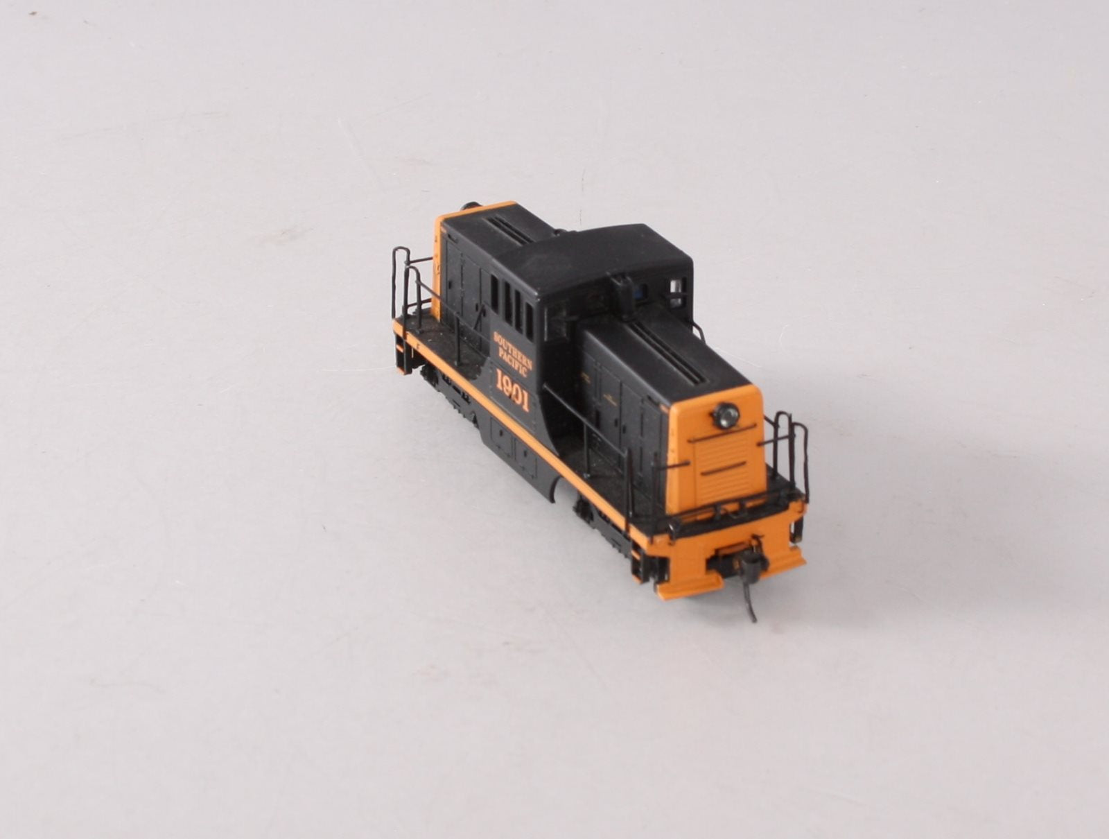 Bachmann 80016 HO Scale Southern Pacific GE 44-Ton Switcher #1901