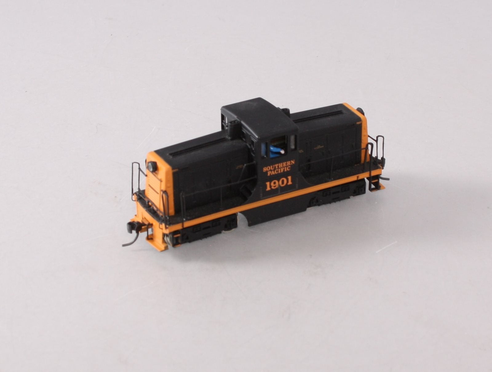 Bachmann 80016 HO Scale Southern Pacific GE 44-Ton Switcher #1901
