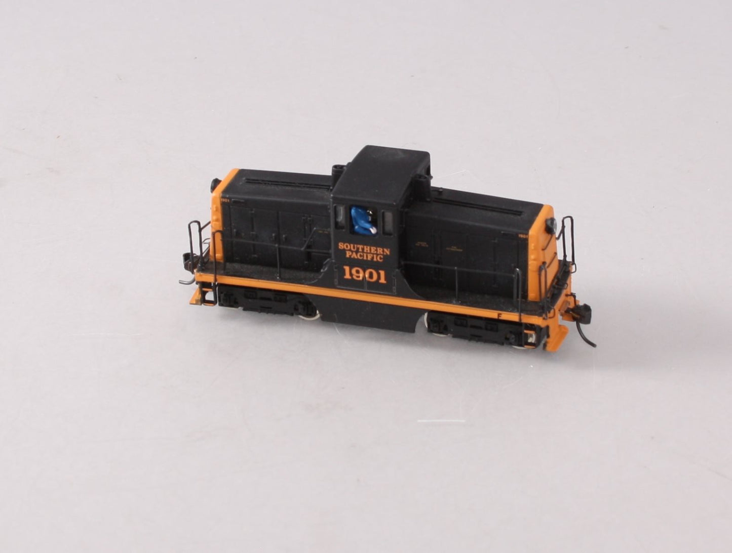 Bachmann 80016 HO Scale Southern Pacific GE 44-Ton Switcher #1901