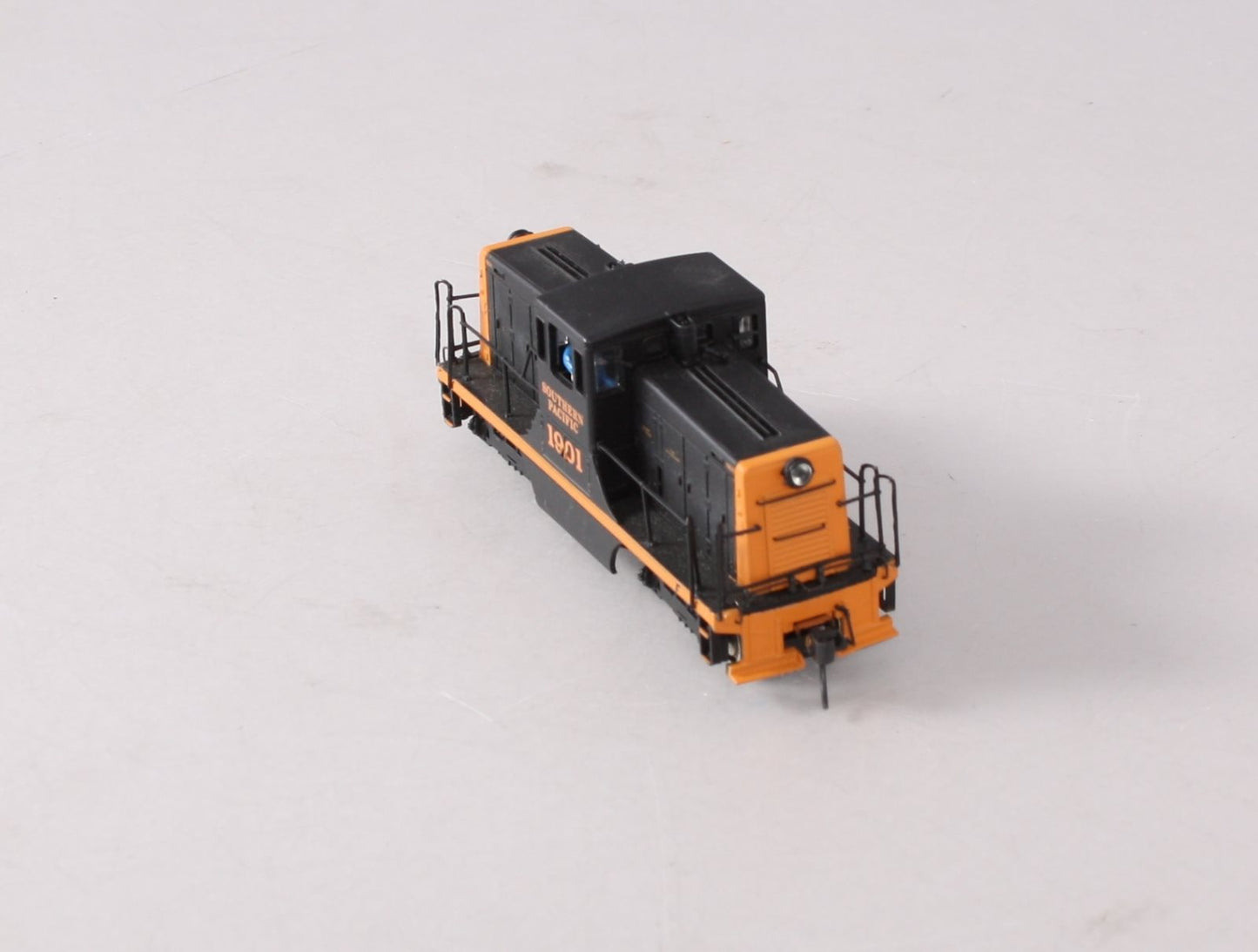 Bachmann 80016 HO Scale Southern Pacific GE 44-Ton Switcher #1901