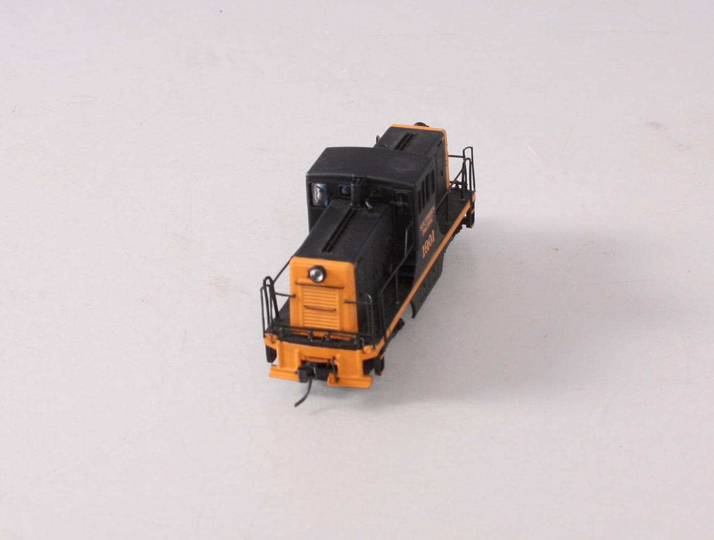 Bachmann 80016 HO Scale Southern Pacific GE 44-Ton Switcher #1901