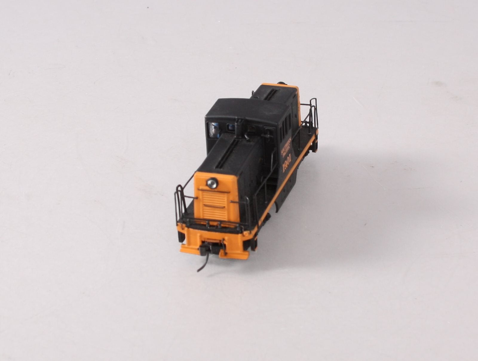 Bachmann 80016 HO Scale Southern Pacific GE 44-Ton Switcher #1901
