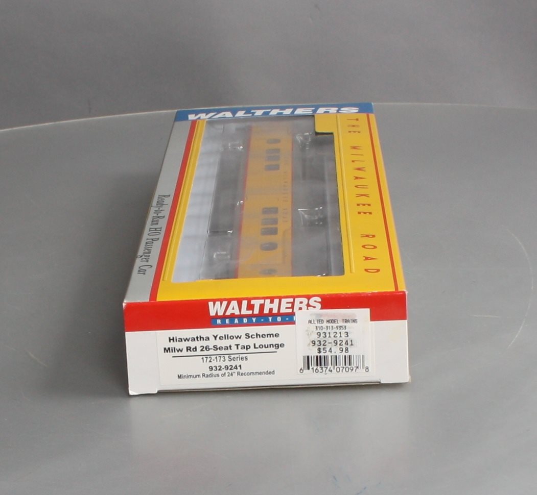 Walthers 932-9241 HO Scale Milwaukee Road Hiawatha Yellow 26-Seat Tap Lounge LN/Box