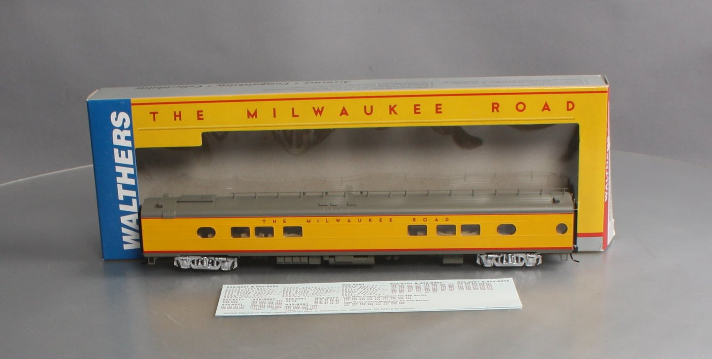 Walthers 932-9241 HO Scale Milwaukee Road Hiawatha Yellow 26-Seat Tap Lounge LN/Box
