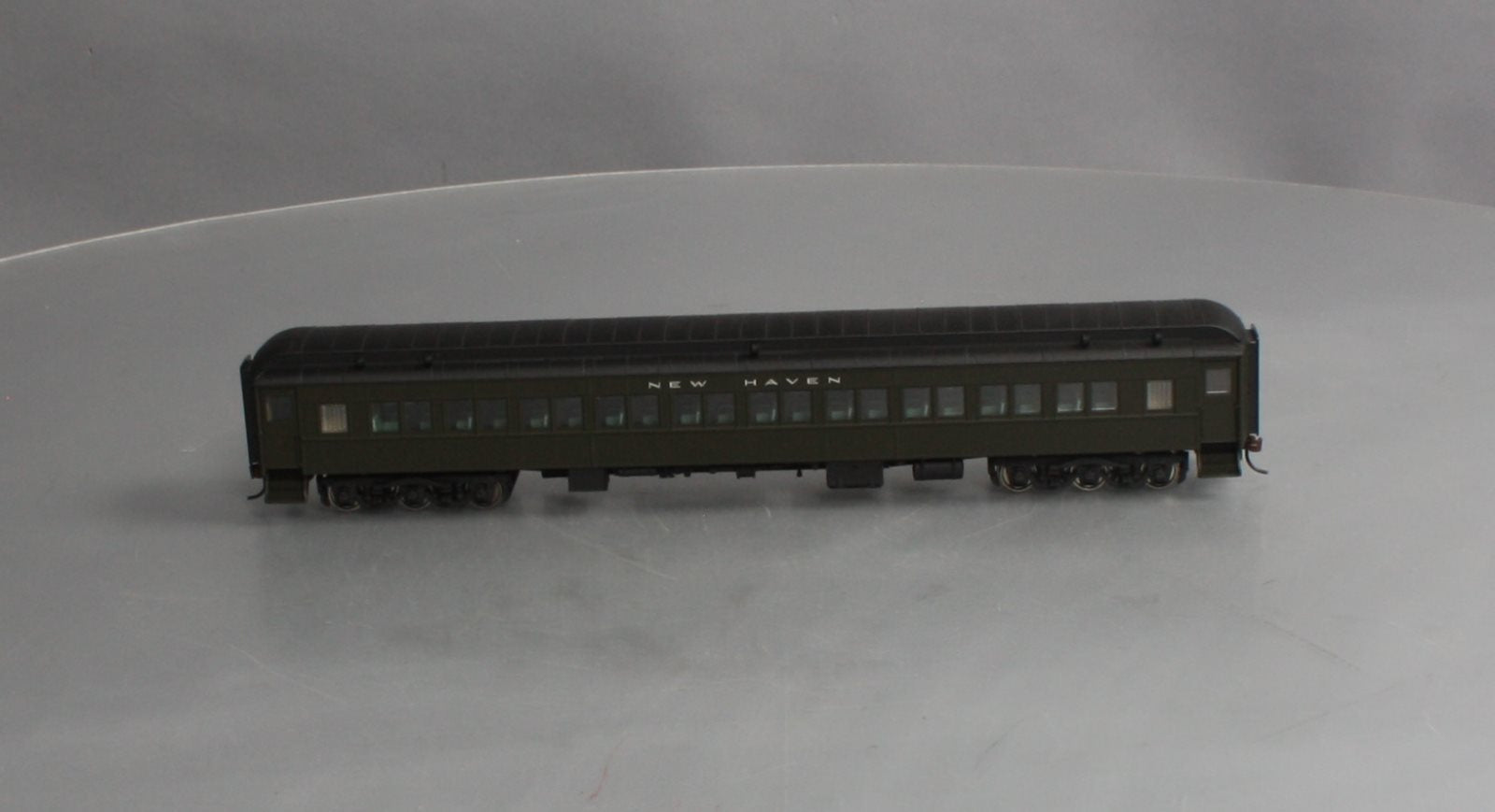 Walthers 932-10117 HO Scale New Haven Heavyweight Paired Window Coach Car LN/Box