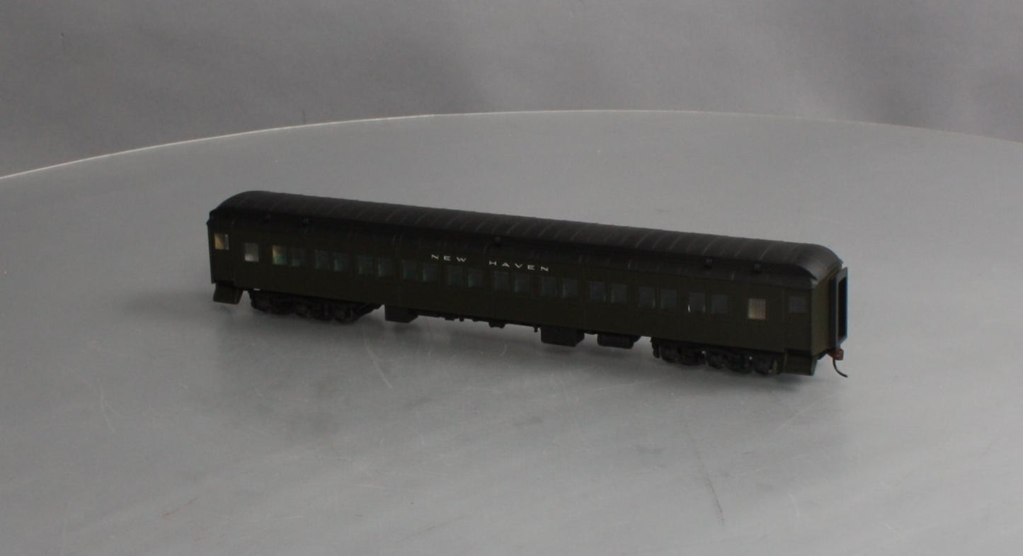 Walthers 932-10117 HO Scale New Haven Heavyweight Paired Window Coach Car LN/Box