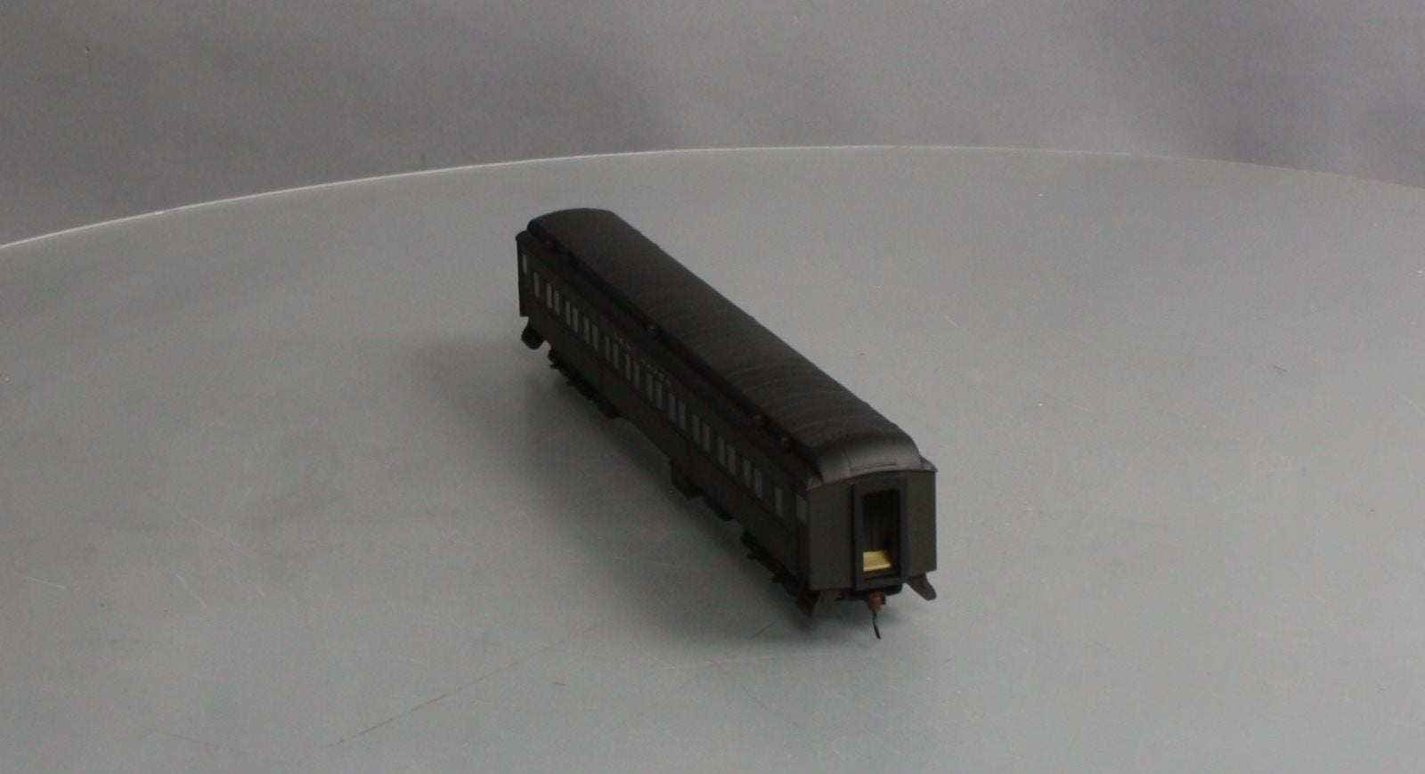 Walthers 932-10117 HO Scale New Haven Heavyweight Paired Window Coach Car LN/Box
