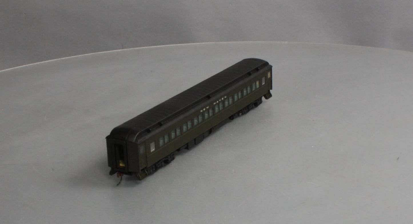 Walthers 932-10117 HO Scale New Haven Heavyweight Paired Window Coach Car LN/Box