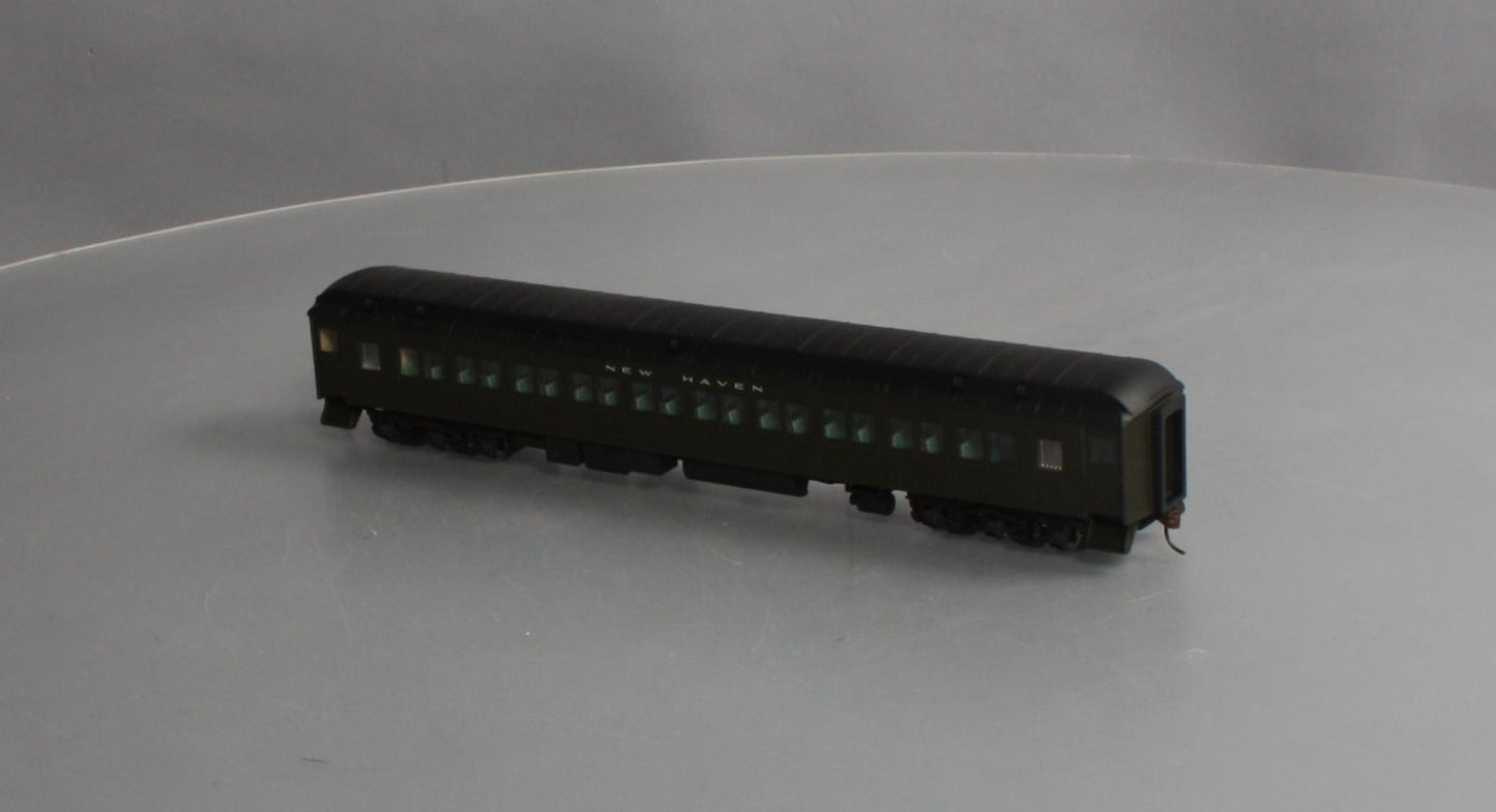 Walthers 932-10117 HO Scale New Haven Heavyweight Paired Window Coach Car LN/Box