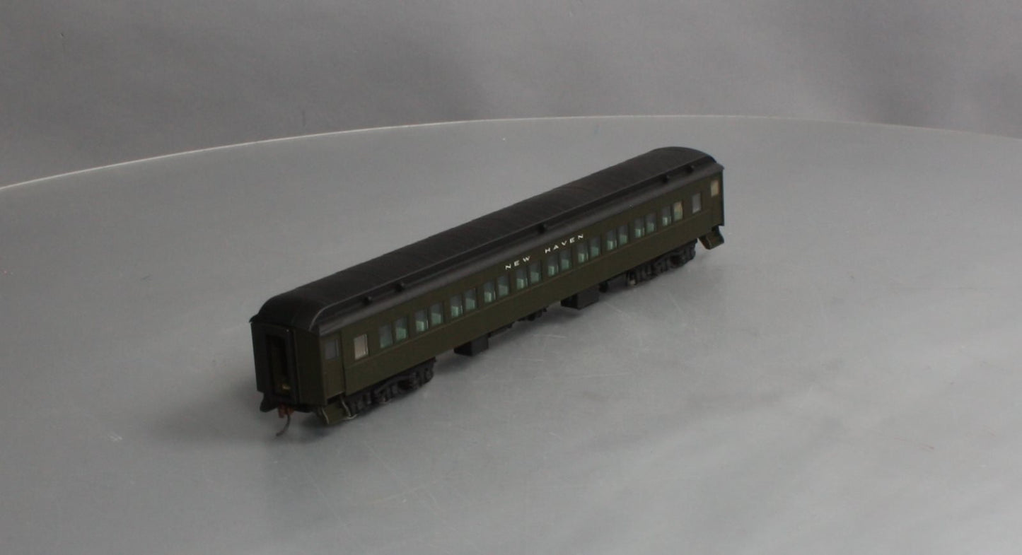 Walthers 932-10117 HO Scale New Haven Heavyweight Paired Window Coach Car LN/Box