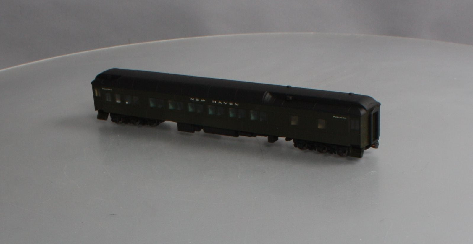 Walthers 932-10017 HO New Haven Pullman Heavyweight 12-1 Passenger Car LN/Box