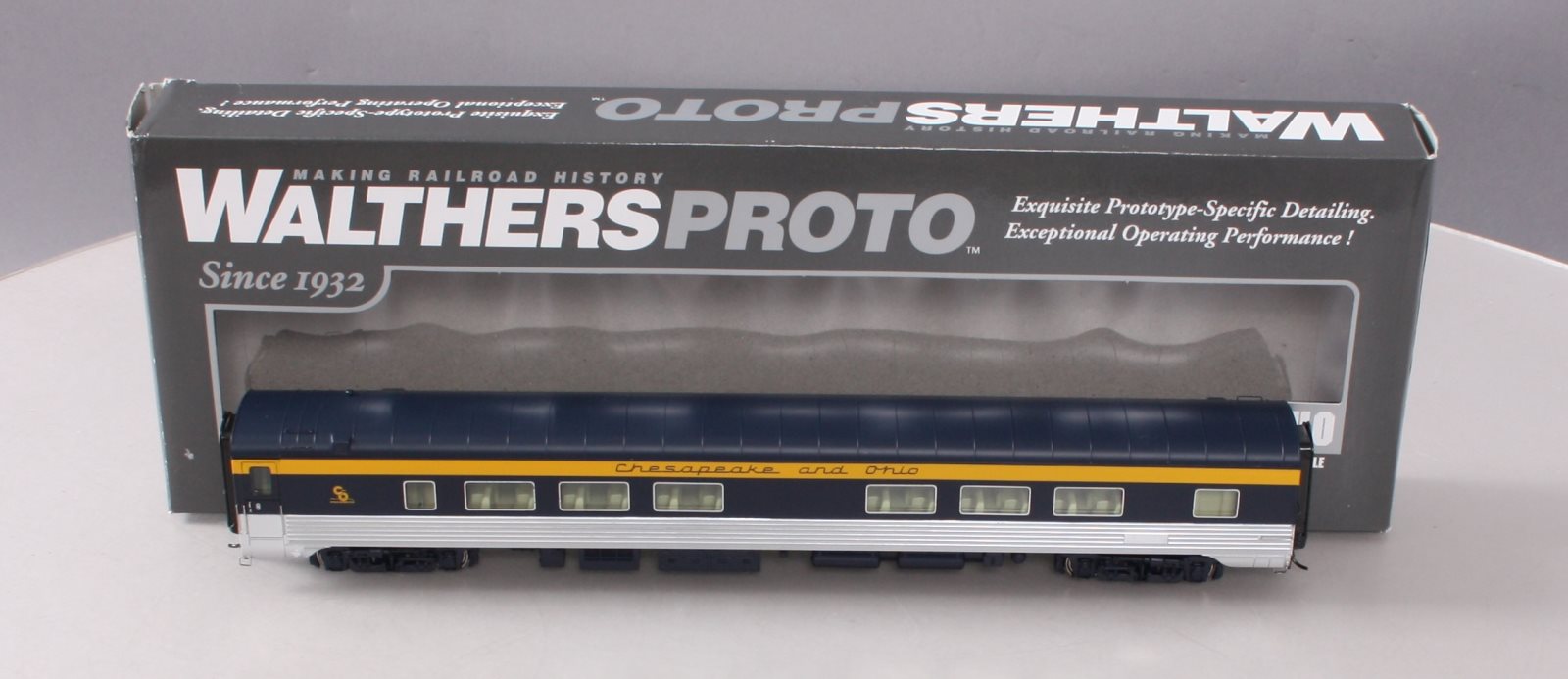 Walthers 920-9371 HO C&O 'Pere Marquette' 85' Pullman Standard Coach Car LN/Box