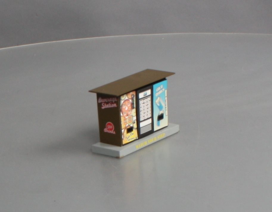 K-Line 6-22387 By Lionel Illuminated Kiosk with 3 vending Machines