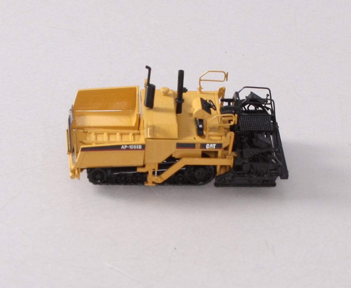 Classic Construction Models BRASS 1:87 Scale Caterpillar AP-1055B Asphalt Paver LN/Box
