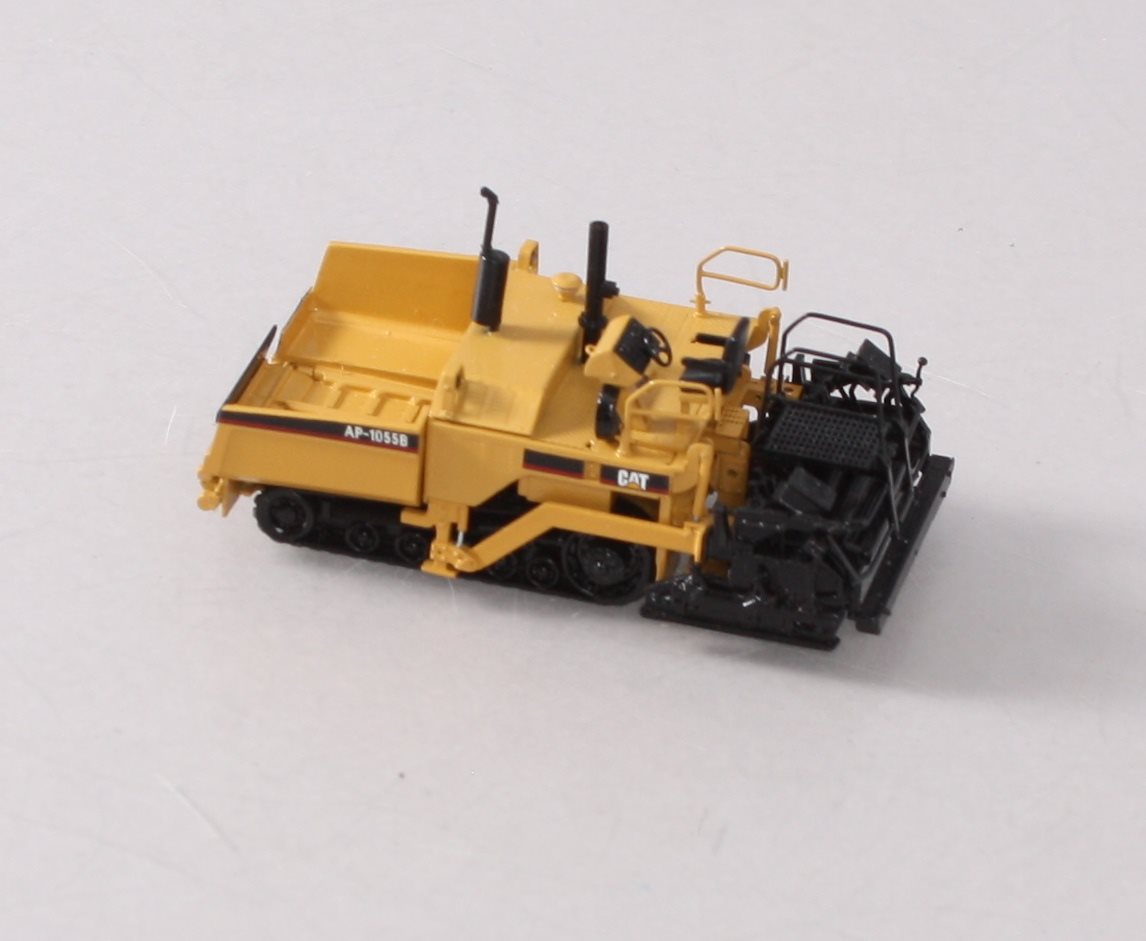 Classic Construction Models BRASS 1:87 Scale Caterpillar AP-1055B Asphalt Paver LN/Box