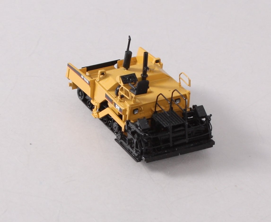 Classic Construction Models BRASS 1:87 Scale Caterpillar AP-1055B Asphalt Paver LN/Box
