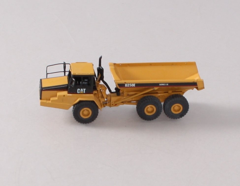 Classic Construction Models BRASS 1:87 Scale CAT D250E II Articulated Truck LN/Box